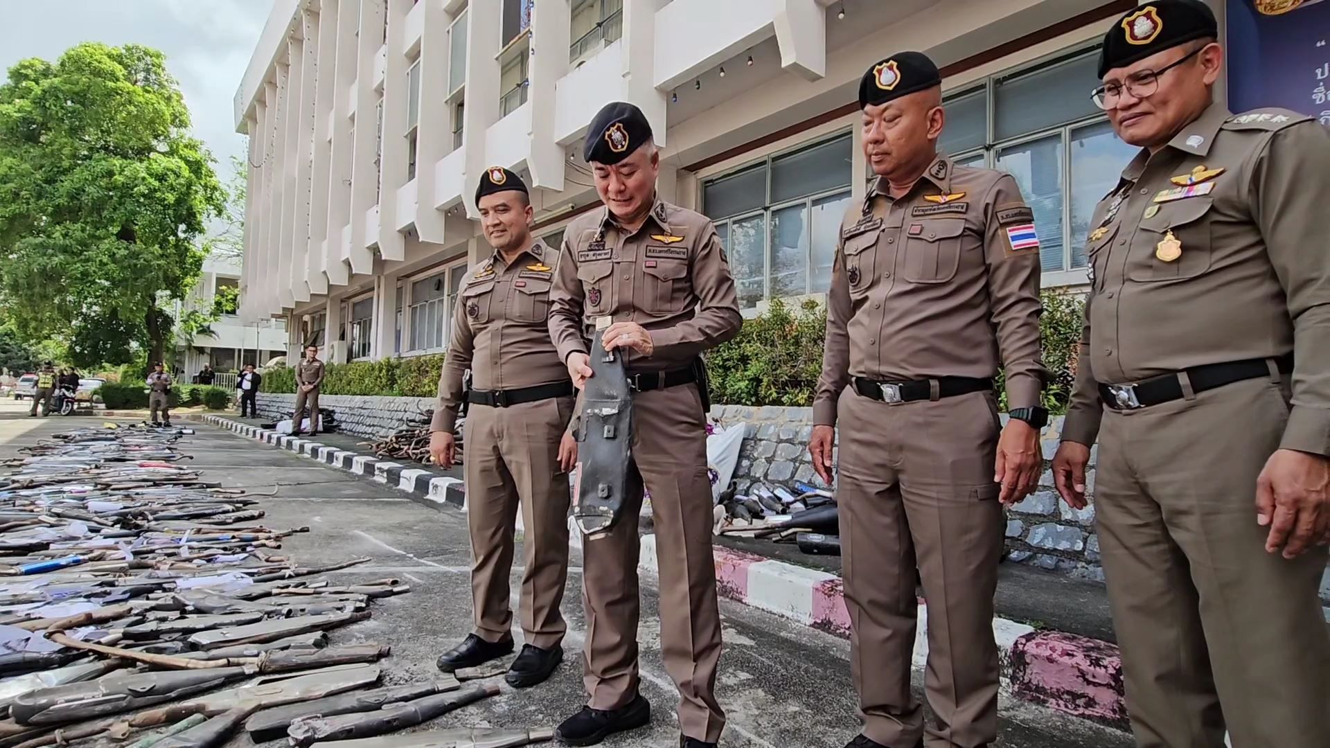 ขาซิ่งแข่งรถบนถนนสาธารณะนครศรีธรรมราชจ่อเจอของแข็ง ตำรวจยันดำเนินคดีถึงผู้ปกครอง  