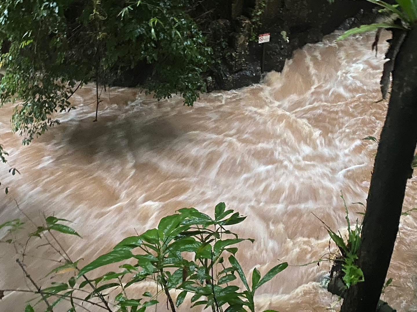 ฝนตกหนักต่อเนื่อง! อุทยานฯน้ำตกพลิ้ว เตือนพื้นที่เสี่ยงน้ำป่า-น้ำท่วมฉับพลัน