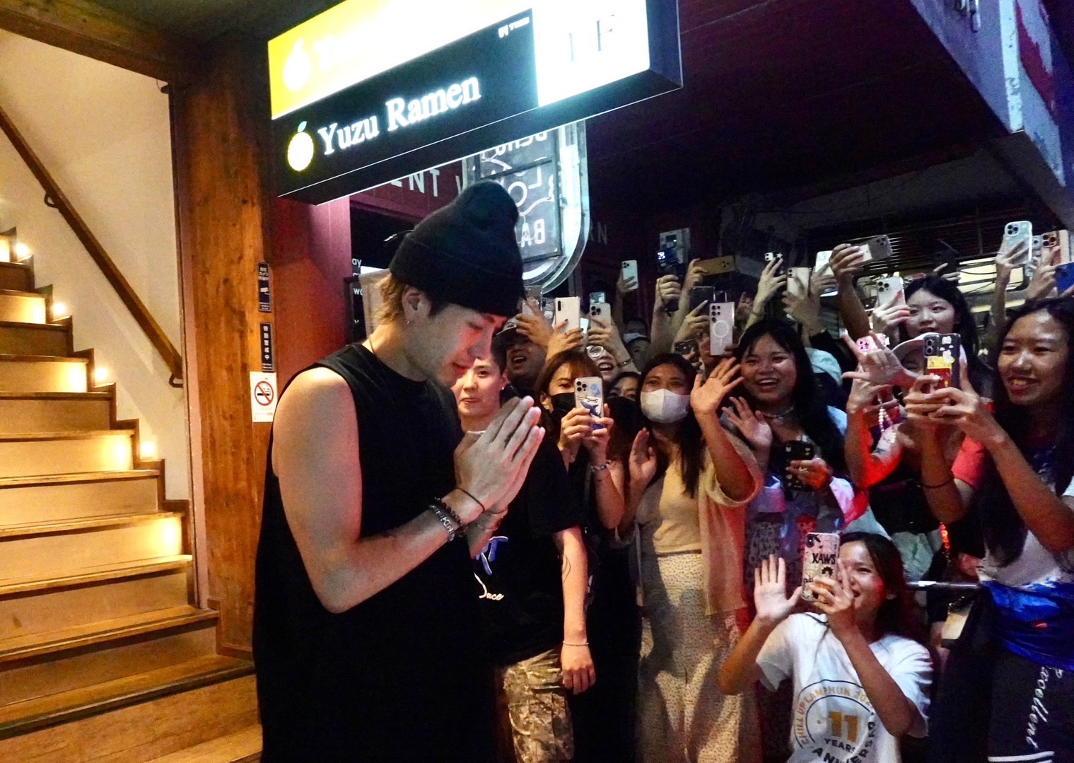 สยามสแควร์แตก !!! “แจ็คสัน หวัง” สวมบท “เสี่ยแจ็ค” พาพ่อแม่ทานโอมากาเสะ สยามซอย 3