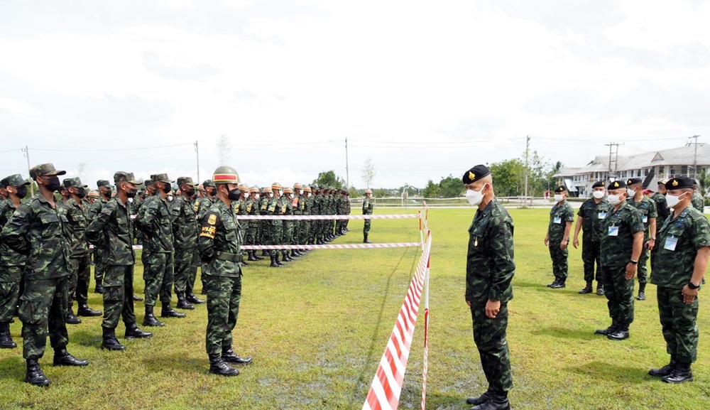 ผบ.พล.ร.15 ตรวจเยี่ยมหน่วยฝึกทหารใหม่ ย้ำให้ตั้งใจฝึกฝน พัฒนาตน สู่ทหารอาชีพ