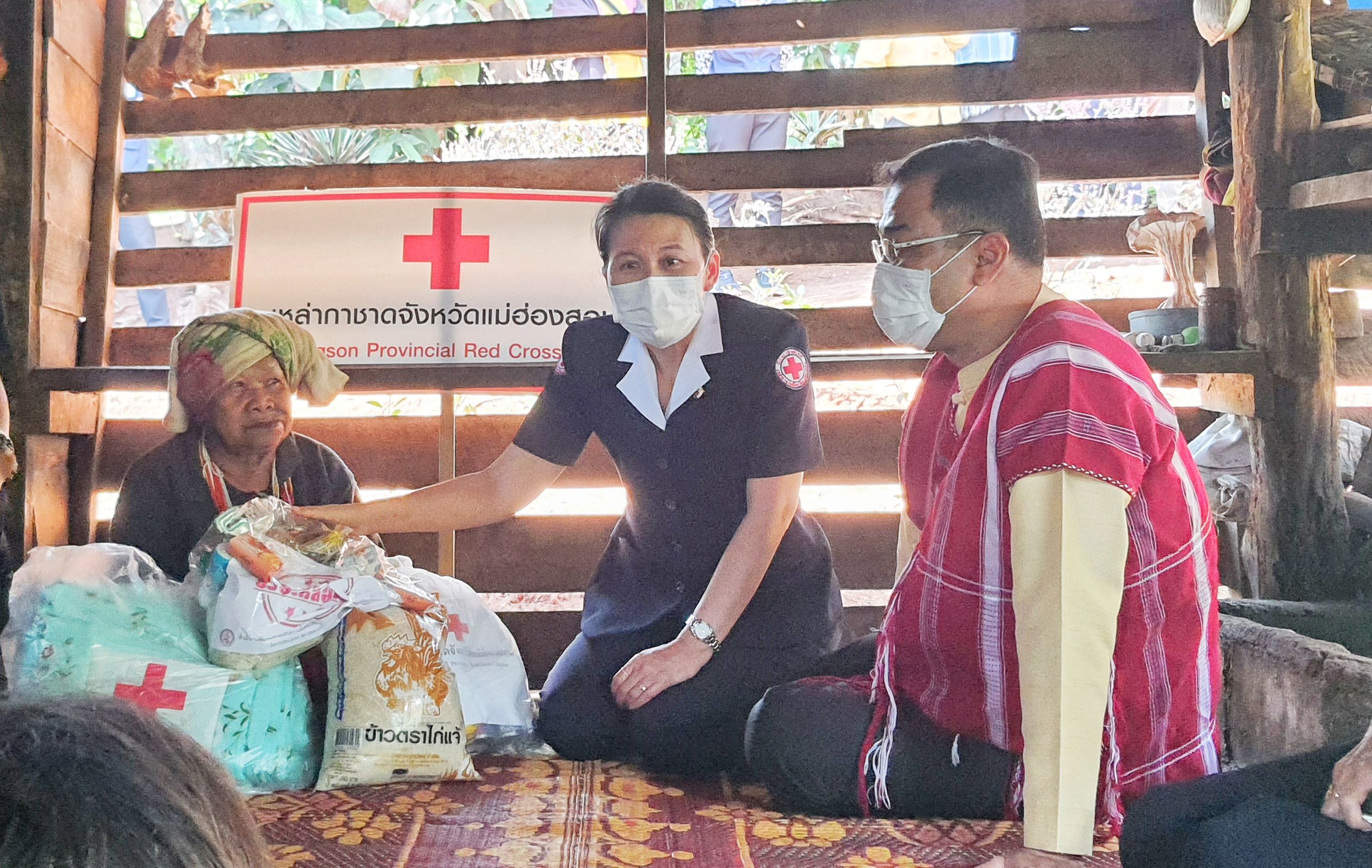 ผู้ว่าฯแม่ฮ่องสอนมอบบ้านผู้ด้อยโอกาสที่บ้านแม่เหมืองหลวง อำเภอปาย 