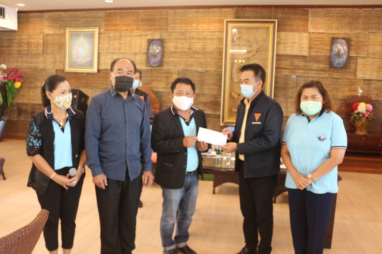 3 องค์การเอกชน ด้านท่องเที่ยวตราด ยื่นหนังสือให้ 3 หน่วยงานผลักดันขอวัคซีนโควิด ฉีดให้ผู้ประกอบการท่องเที่ยว