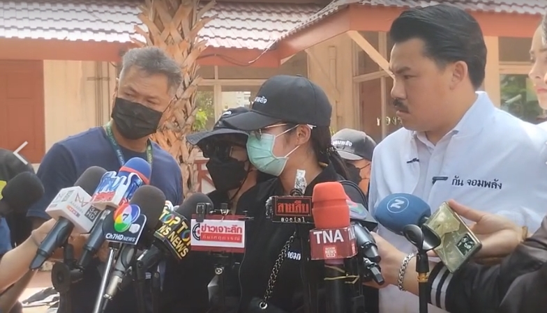 'กัน จอมพลัง' พาหญิงสาว ร้อง ตร.ช่วย หลังถูกลูกตำรวจยศ “พ.ต.ท.” ปีนระเบียงบ้านมีวงจรปิดมัดชัดเจน