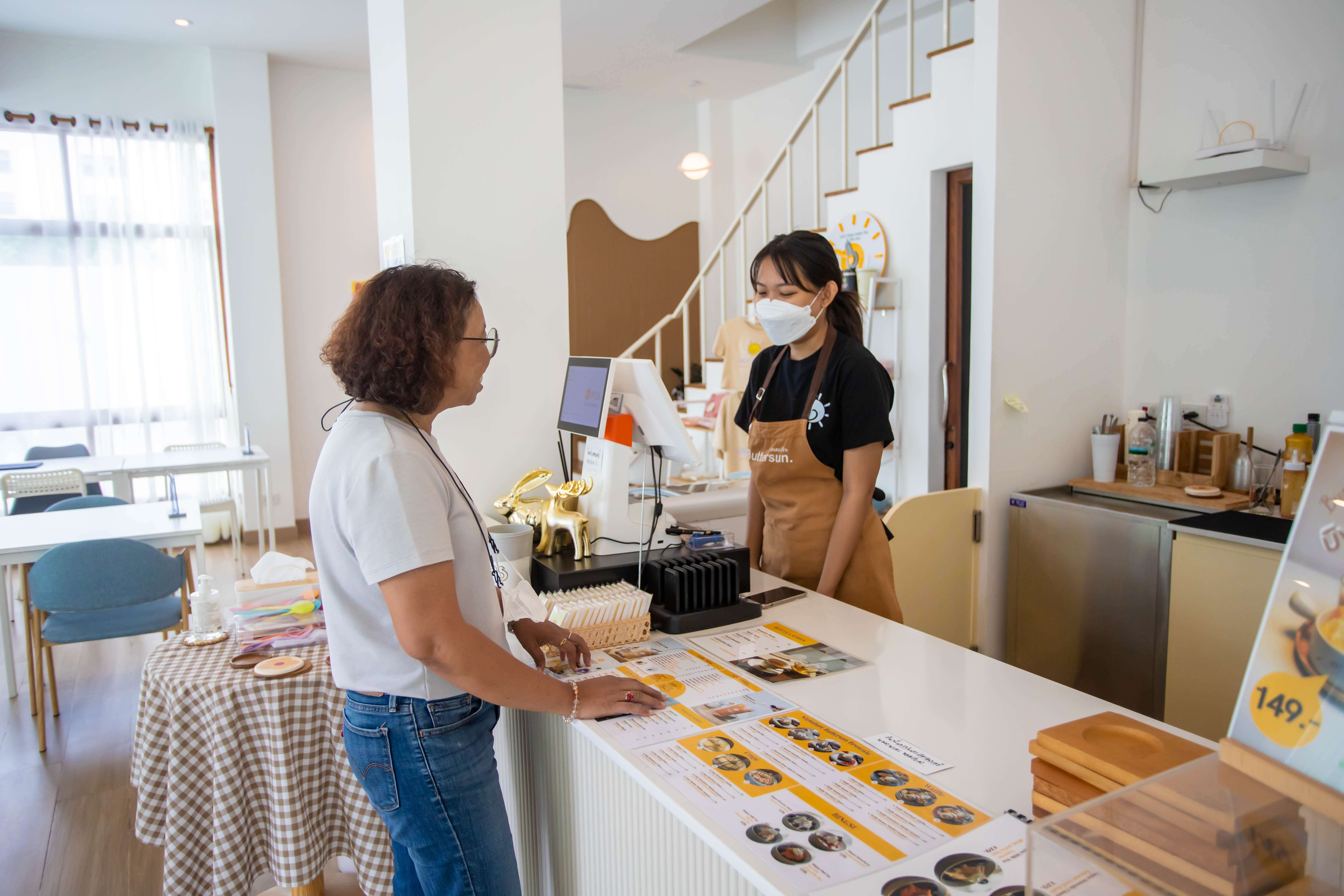 เกียรตินิยมอันดับ 1 วิศวะเปิดร้านกาแฟสุดชิคสไตล์นิมิมอลย่านม.บูรพาตอบโจทย์คนรุ่นใหม่