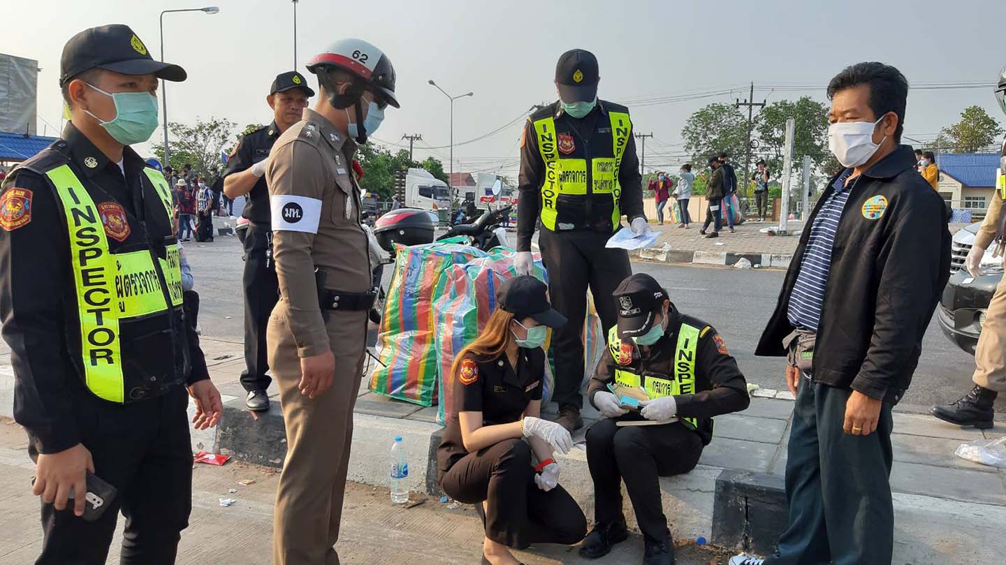 ขนส่งมุกดาหาร เข้มรถทัวร์ รถตู้ ลักลอบขนแรงงานชาวลาว