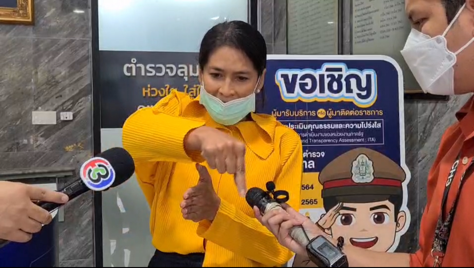 'แม่มาร์กี้'ฉุนขาด ถูกรถตู้จอดบนทางเท้าถอยหลังเบียด ทำบ้านหมุน ลั่น"จะโทรฟ้องผู้ว่าฯชัชชาติ" ก่อนเข้าแจ้ง ตร.