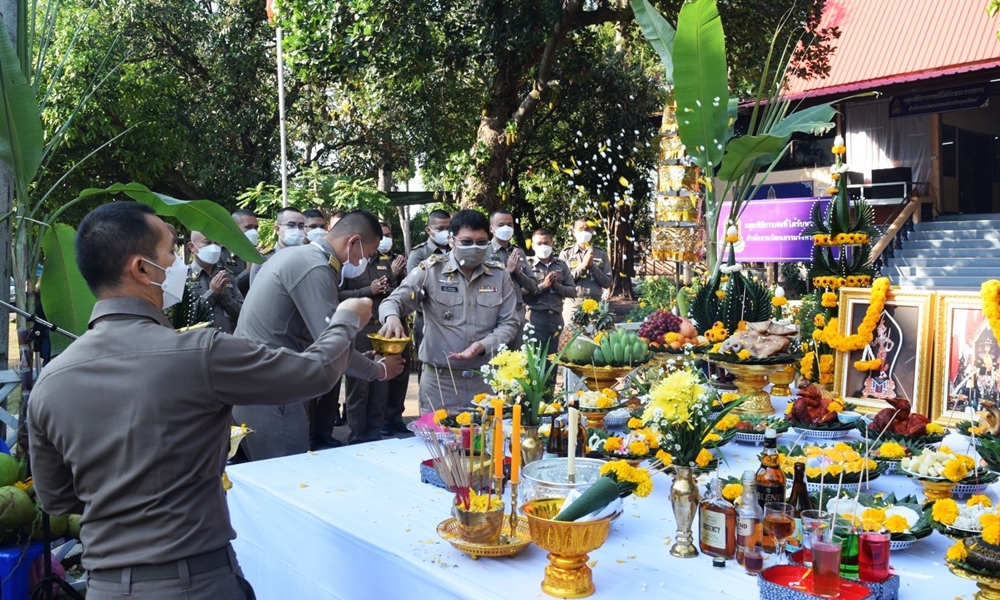 วธ.อุตรดิตถ์ ทำบุญและบวงสรวงเจ้าพ่อราชูปโภค เจ้าพ่อโรงโกศ และเครื่องเกียรติยศประกอบศพ 