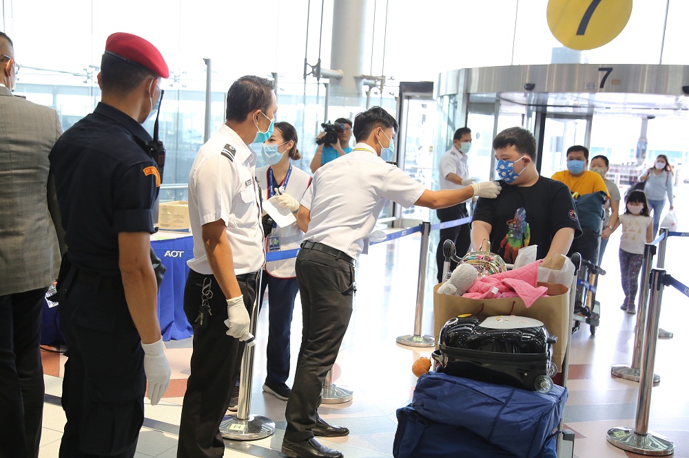 สนามบินสุวรรณภูมิคุมเต็มสูบใช้มาตรการ"Terminal Screening"คัดกรองเข้าอาคารผู้โดยสารทุกคน ป้องกันเชื้อไวรัสCOVID–19 