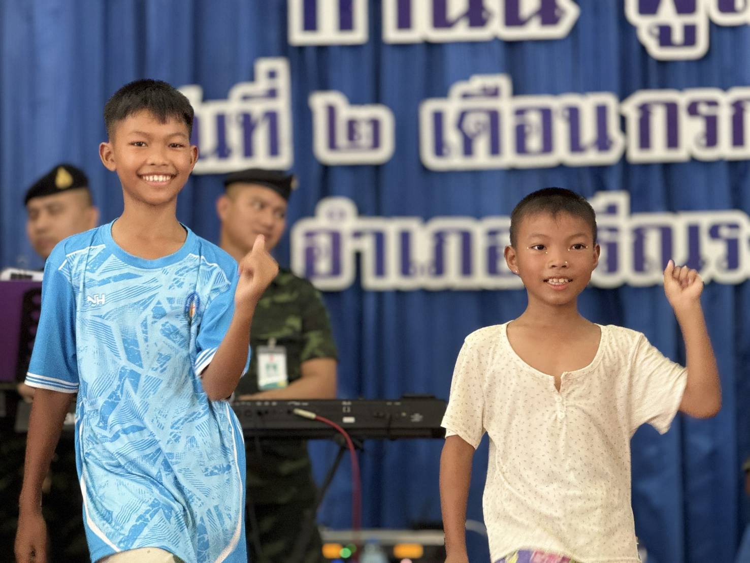 เป็นทุกอย่างให้แล้ว! "หมวดดุริยางค์ มณฑลทหารบกที่ 25" จัดแสดงดนตรี เพื่อบำรุงขวัญกำลังใจ สร้างรอยยิ้ม ที่ศูนย์พักพิงชั่วคราว จ.สุรินทร์