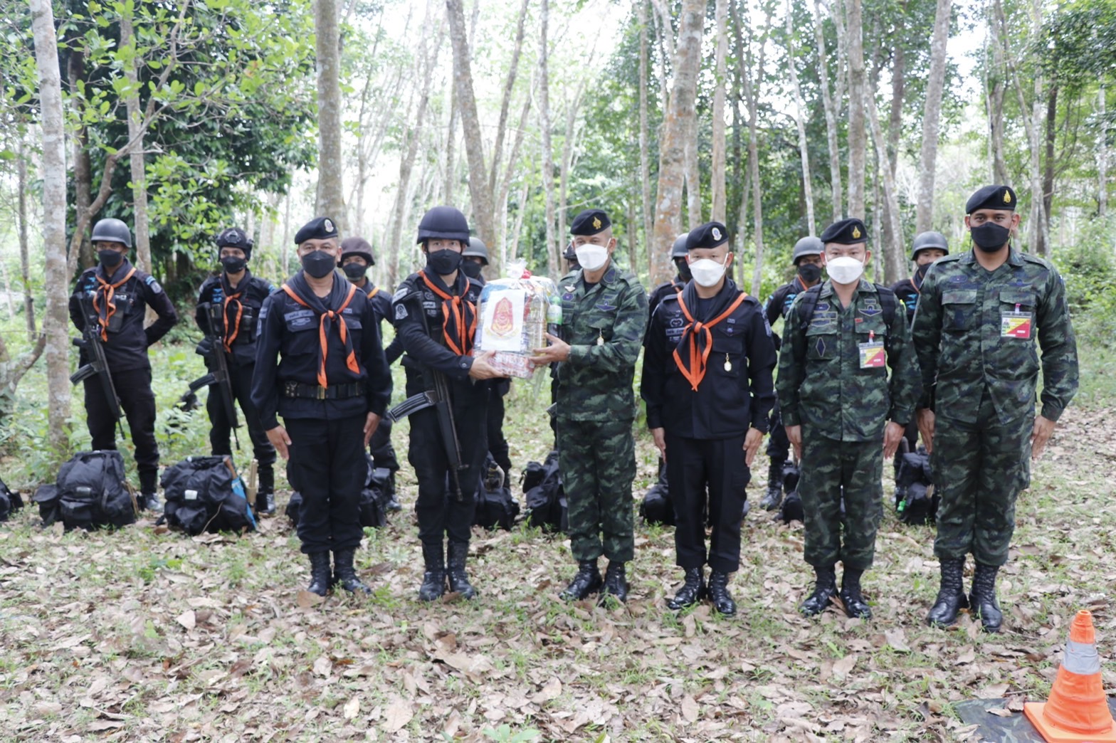 ผบ.ฉก.นราธิวาส ตรวจเยี่ยม และติดตามการปฎิบัติงานของชุดคุ้มครองตำบล (ชคต.) สาวอ พร้อมทั้งให้กำลังใจเจ้าหน้าที่