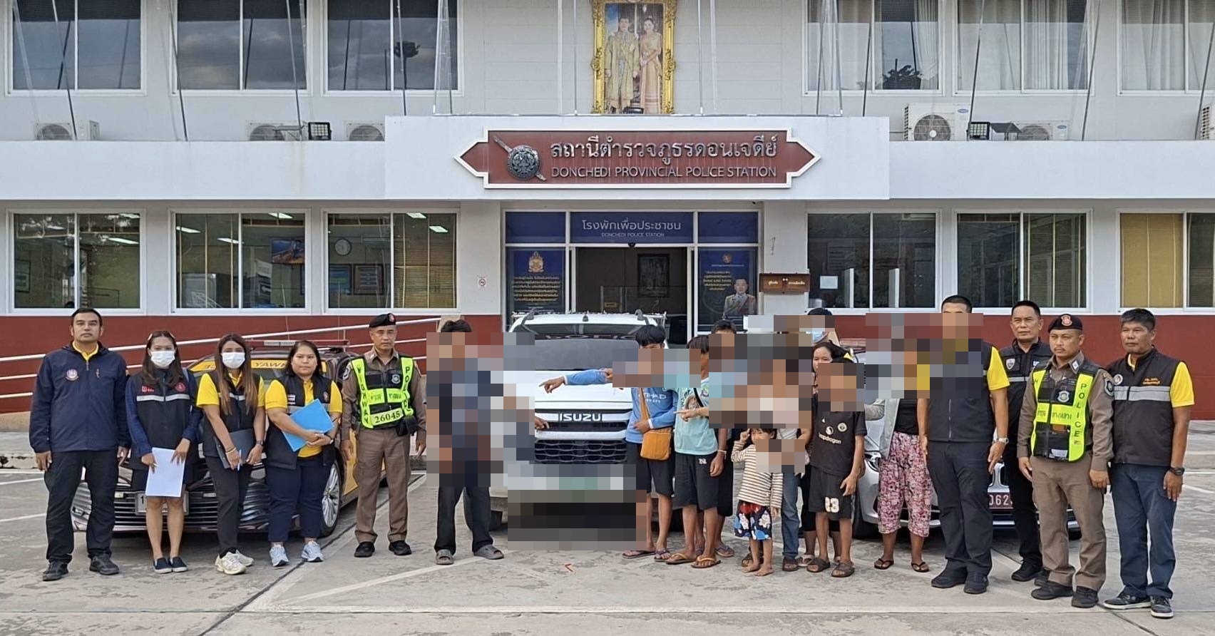  ตำรวจทางหลวงสกัดจับกระบะลักลอบขนต่างด้าว9รายบนถนนสายเลียบคลองมะขามเฒ่า-อู่ทอง 