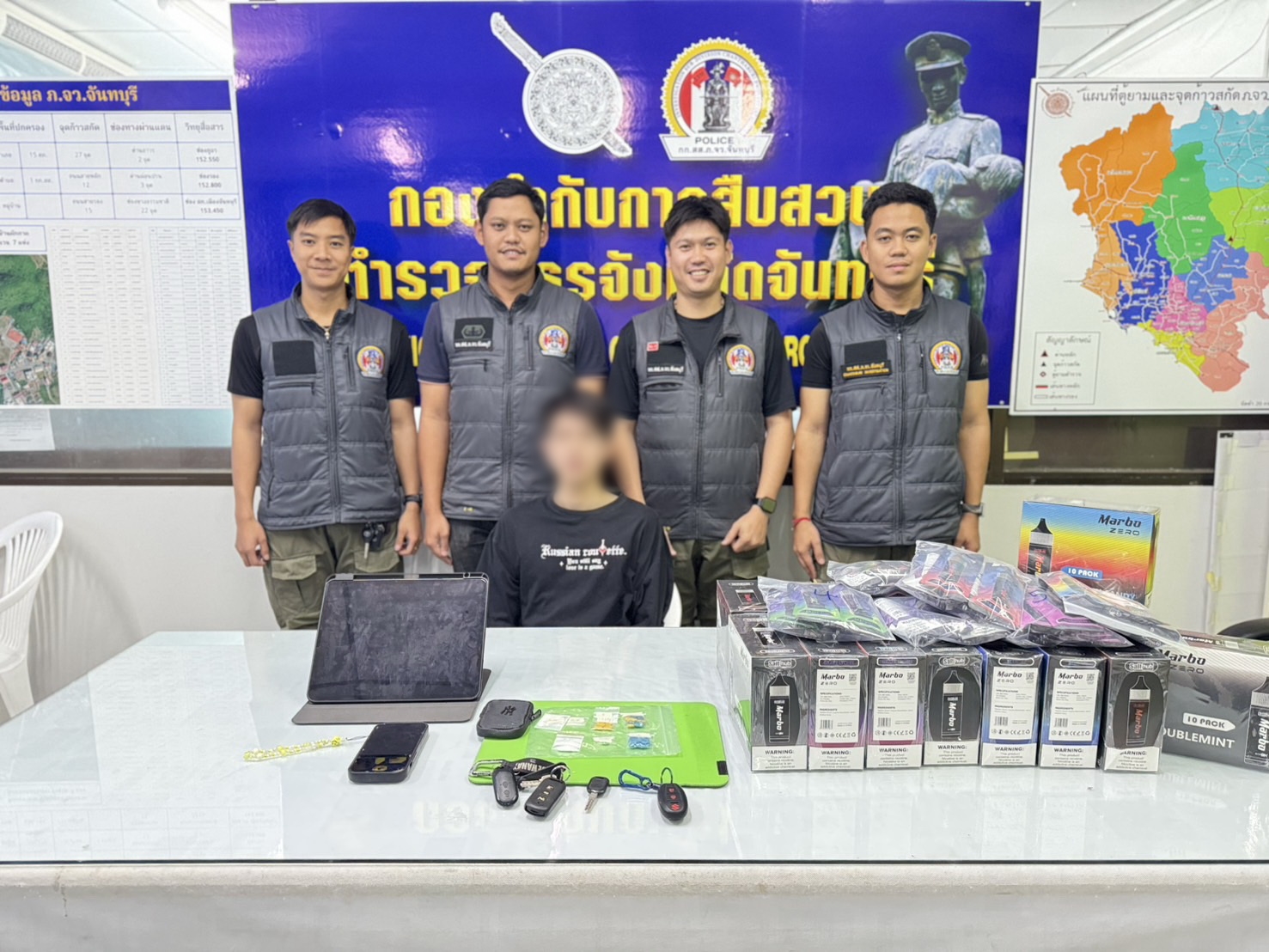 ปปส.ภาค 2 ร่วมกับ สืบจันทบุรี เปิดยุทธการเด็ดปีกนักค้ารายย่อย บุกทลาย วัยรุ่นเปิดบ้านจัดปาร์ตี้มั่วยา วงแตกกระเจิง