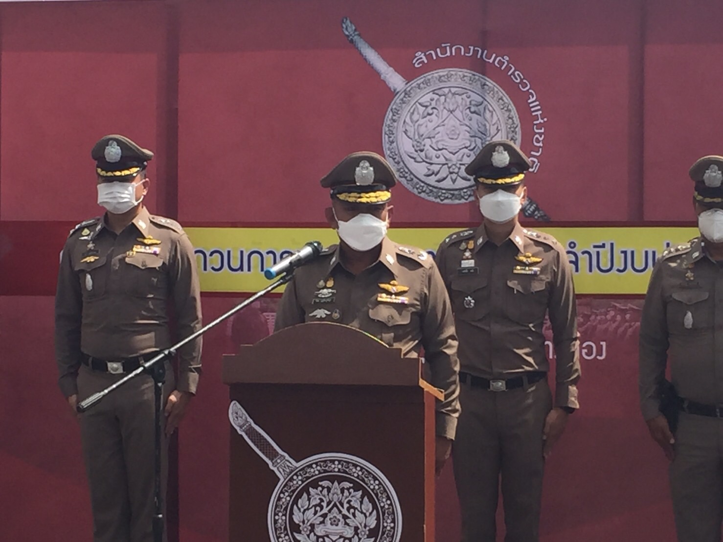 ตำรวจภูธรจังหวัดอ่างทอง ฝึกทบทวนข้าราชการตำรวจกองร้อยควบคุมฝูงชน ดูแลการชุมนุมสาธารณะ