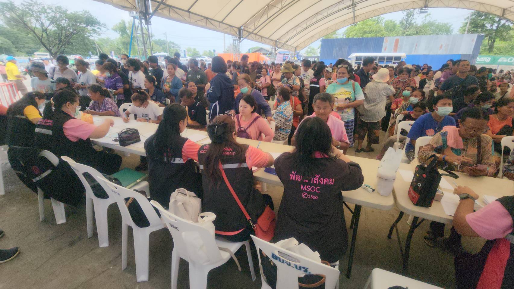 บุรีรัมย์ “โสภณ”รวมธารน้ำใจ ชาวลำปลายมาศ มอบสิ่งของช่วยเหลือ ผู้ประสบภัยจากการสู้รบ