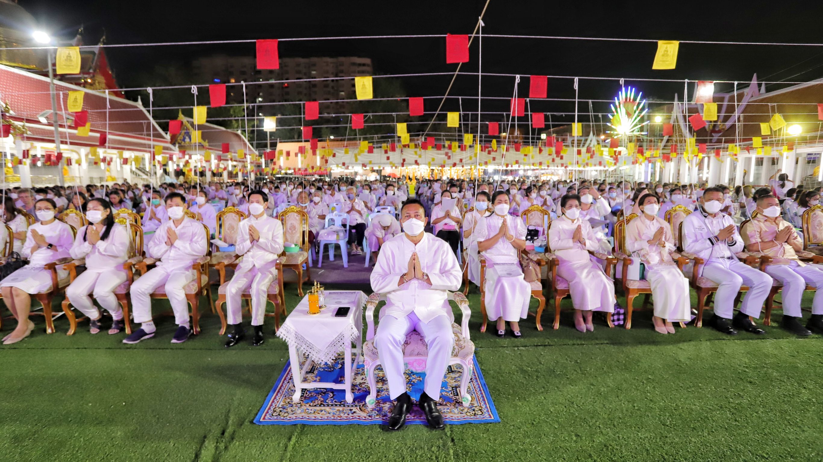 พ่อเมืองชลบุรี นำพุทธศาสนิกชน สวดมนต์ข้ามปี ทำความดีถวายเป็นพระราชกุศล เสริมความเป็นสิริมงคล ส่งท้ายปีเก่า ต้อนรับปีใหม่ 2566