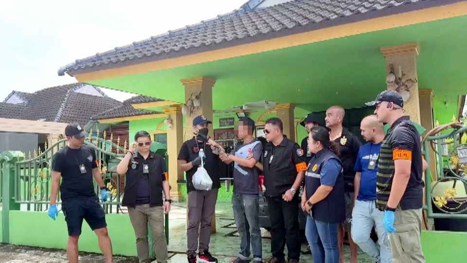 บุกจับคนดังเมืองทุ่งสง พกยาบ้ากว่า 2 พันเม็ด–เคตามีน ซุกใต้ที่นอน ขายนักเที่ยว