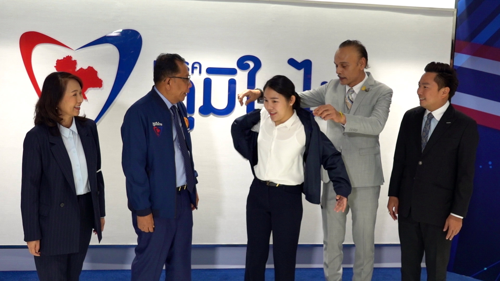 ภูมิใจไทยเปิดบ้านต้อนรับ'ณัฐธิดา'รองปธ.อบจ.ปทุมธานีเข้าเป็นสมาชิกพรรค 