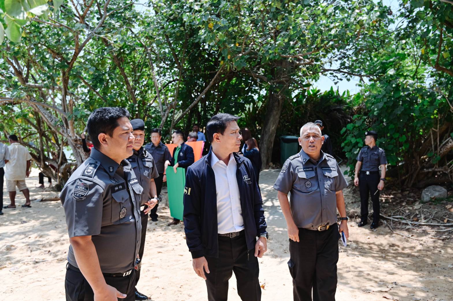 DSI ลงพื้นที่ตรวจสอบสถานประกอบการด้านธุรกิจท่องเที่ยวในภูเก็ต 8 แห่งตรวจสอบการบุกรุกพื้นที่บริเวณแหลมยามู ที่ตั้งวิลล่าหรู 