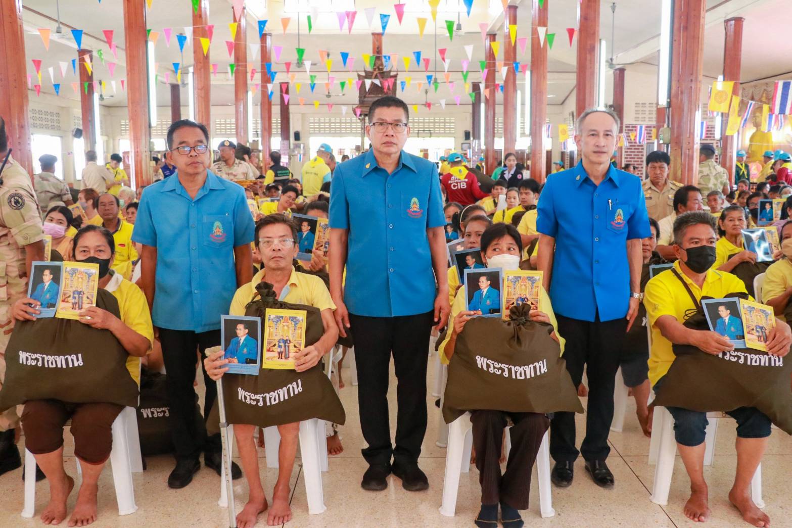 มูลนิธิราชประชานุเคราะห์ฯมอบสิ่งของพระราชทานแก่ผู้ประสบอุทกภัย จังหวัดสุโขทัย