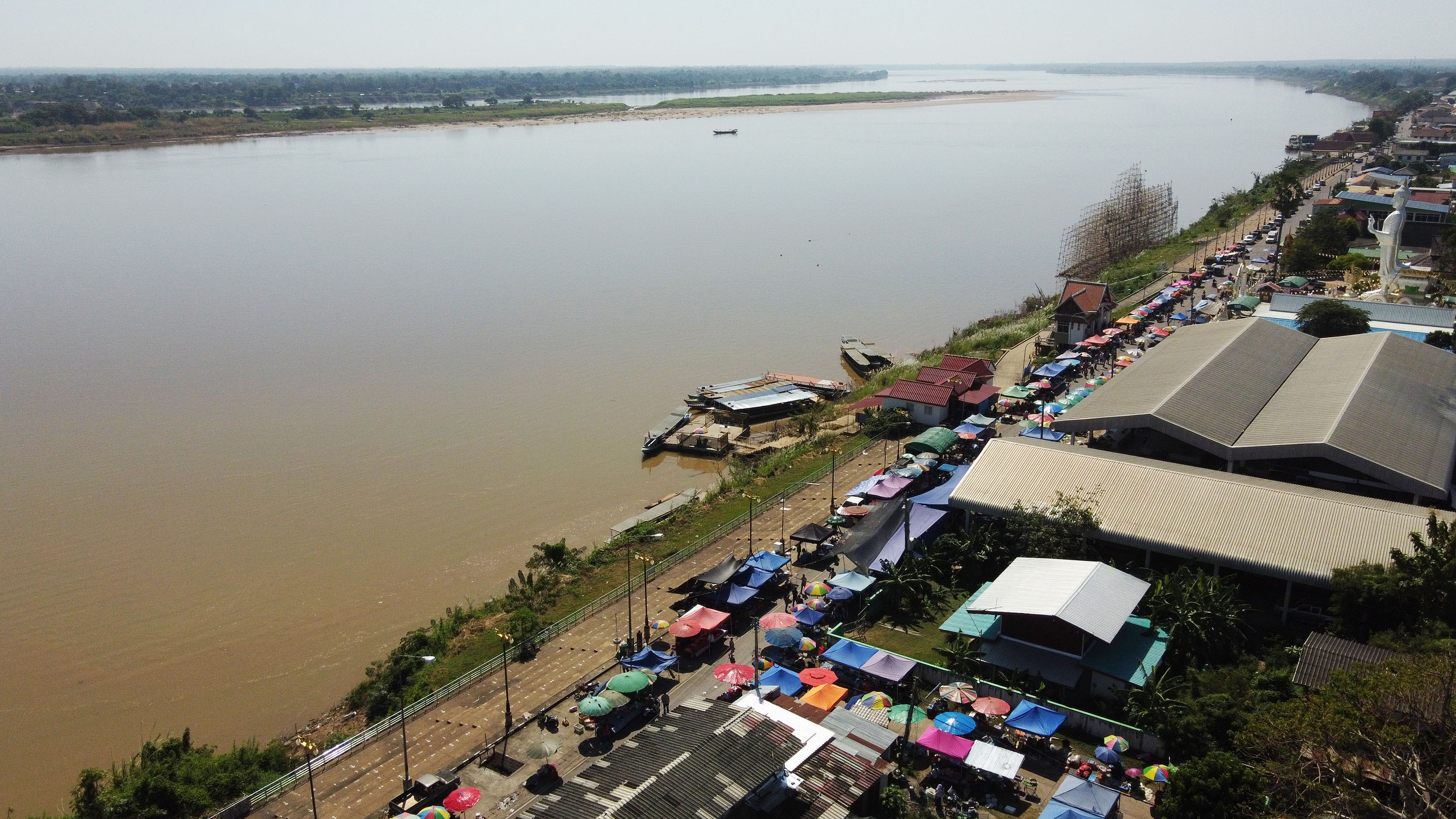 แม่ค้าไทยลาวเฮ! ​เปิดตลาดไทยลาวรอบ 2 ปีคึกคัก หนุนเศรษฐกิจท่องเที่ยว        