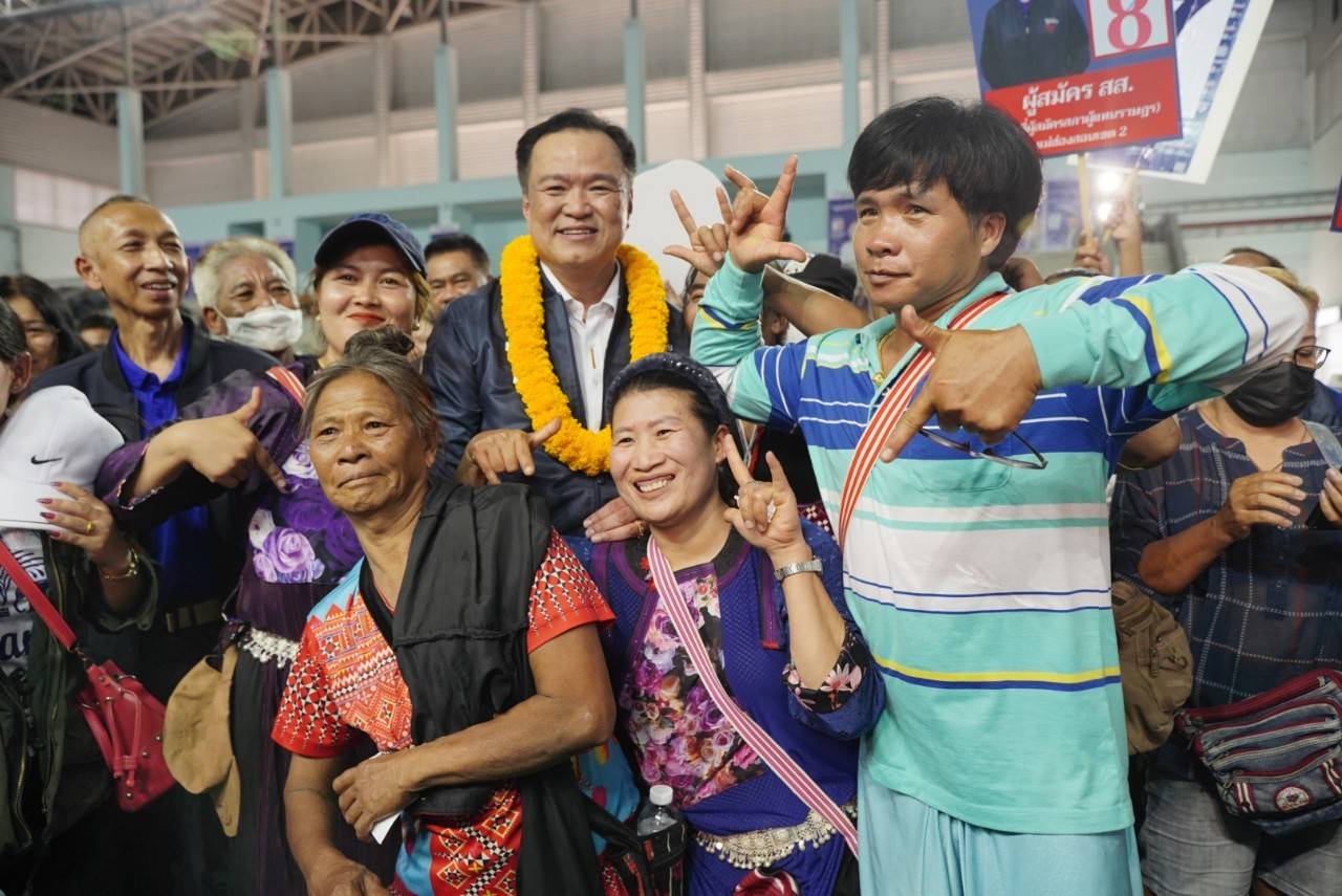 “อนุทิน”บินฝ่าพายุฝนหาเสียง“แม่ฮ่องสอน”ช่วย 2 ผู้สมัครโกยแต้ม ดันค่าตอบแทนอสม.2,000 บาทต่อเดือน