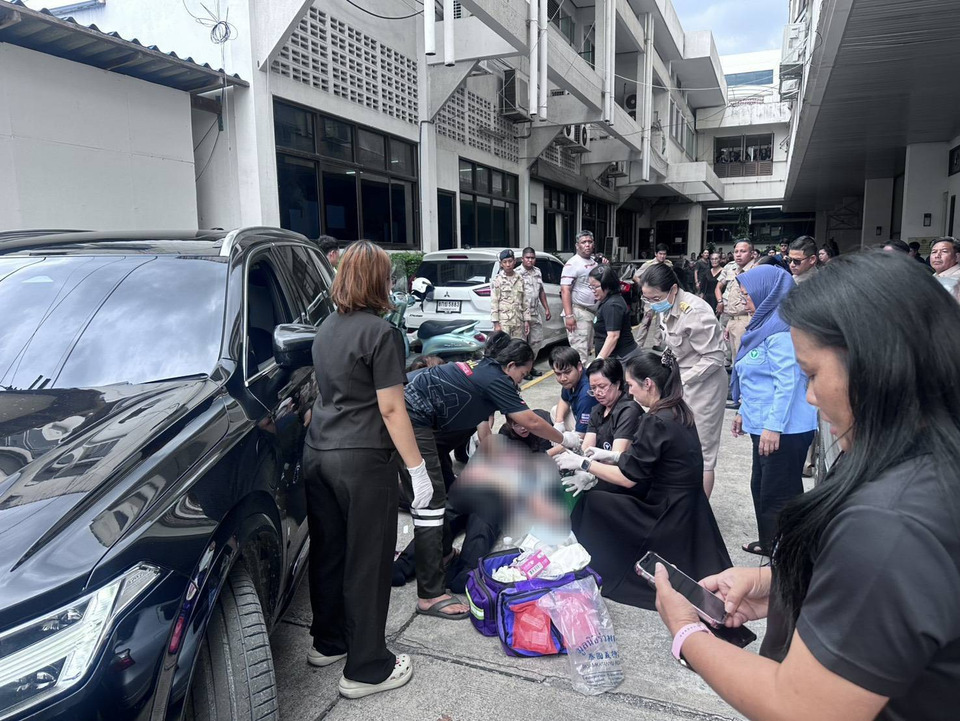 "ผู้ว่าฯ นนท์"  รุดตรวจที่เกิดเหตุ "ฉลอง" บุกยิง "นายก อบจ." ยังไม่ทราบชนวน ตร.คุมตัว "อดีต สส.ไ 