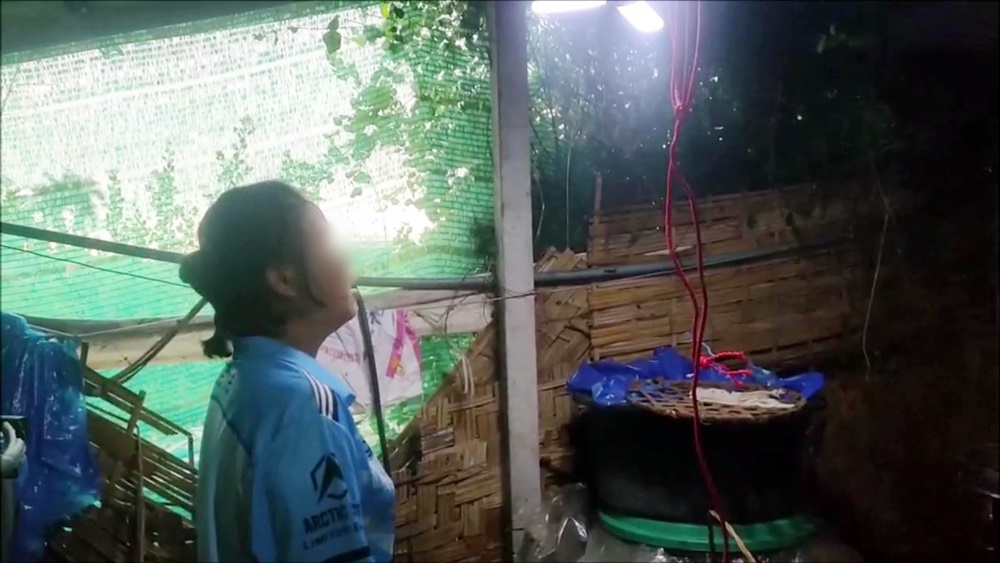 เมียช็อก!! ผัวพ่อค้าปลาทูผูกคอตายในบ้าน คาดเครียดหนี้เป็นแสน ขายของไม่ได้ 