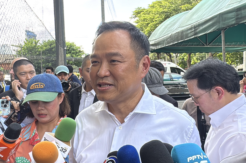 “อนุทิน” บอก เคารพ “อภิสิทธิ์” อยู่เสมอ ยินดีหากได้ร่วมงาน -กลับเข้าระบบการเมือง ปัดตอบ เป็นคู่แข่งชิงภาคใต้ 