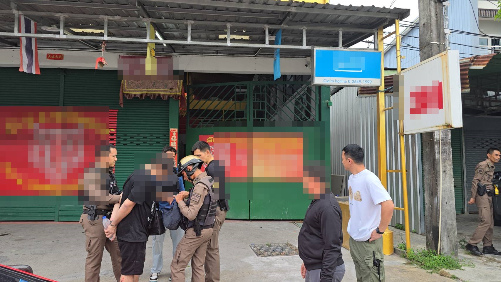 ระทึก!ตำรวจนำชุดปฎิบัติการพิเศษภูเก็ตบุกชาร์จเจ้าของอู่ซ่อมรถคลั่งยิงปืนพบฉี่ม่วง  