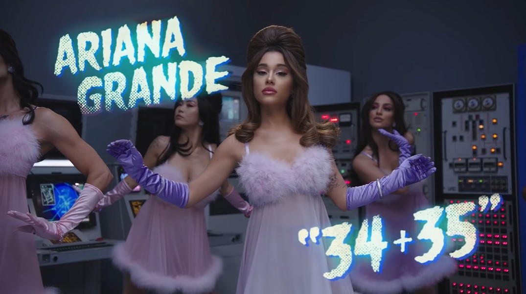“34+35” เอ็มวีแซ่บๆ แฝงโค้ดลับ จากป็อปสตาร์สุดเซ็กซี่ “Ariana Grande” มาในลุค “ดร.อาริ” สร้างหุ่นยนต์เป็นของตนเอง