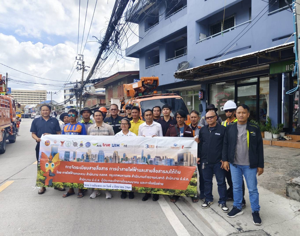 เขตบางเขน ร่วมกับการไฟฟ้าบางเขน จัดระเบียบสายไฟฟ้าและสายสื่อสารในพื้นที่อย่างต่อเนื่อง