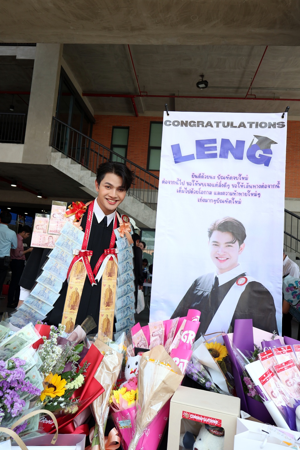 “เล้ง-ณัฐพล” บัณฑิตป้ายแดงแฮปปี้!!! ขอบคุณทุกกำลังใจท่วมท้น เตรียมลุยงานบันเทิงเต็มที่!!!