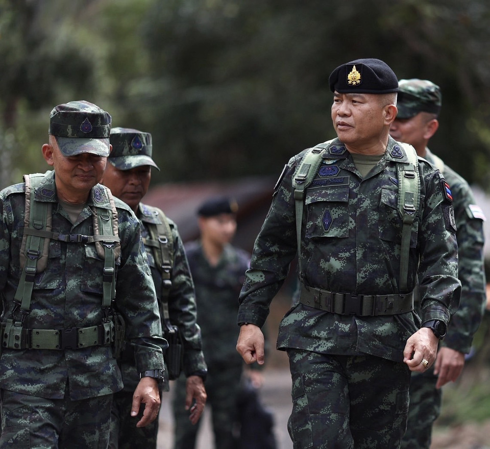 "บิ๊กเติ่ง" เผยกกล.สุรนารี ยึด "เนิน 350" ได้แล้ว เขมร วางทุ่นระเบิดสังหารเต็มพื้นที่ สั่งปฏิบัติการรัดกุม เตรียมสถาปนาความมั่นคงที่หมาย 