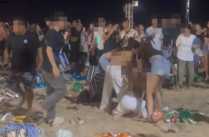 กร่อย!งานดนตรีริมทะเลหาดแหลมเจริญเจอค่าวินแพงหูฉี่ 400 บาทแถมยังเจอโจ๋ตีกันกลางคอนเสิร์ต