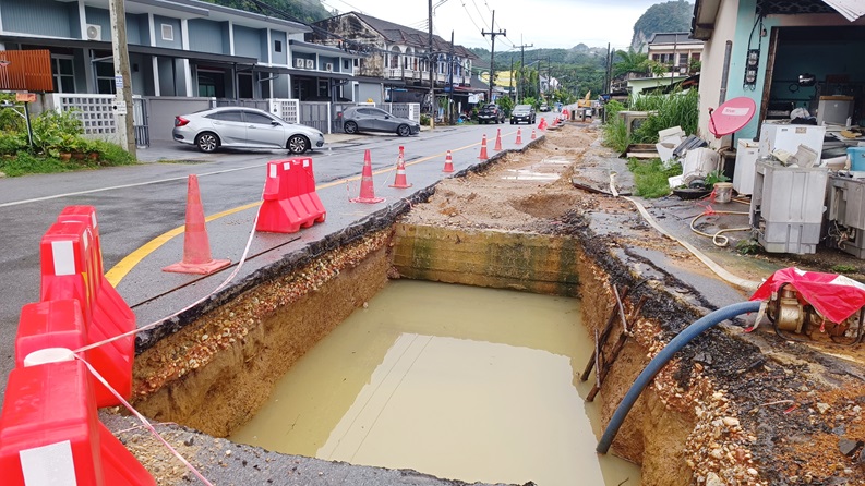 พังงาเจอปัญหาโครงการระบบระบายน้ำกลางเมืองล่าช้าปรับแบบขยายสัญญาเสร็จเดือนกรกฎาคม2568