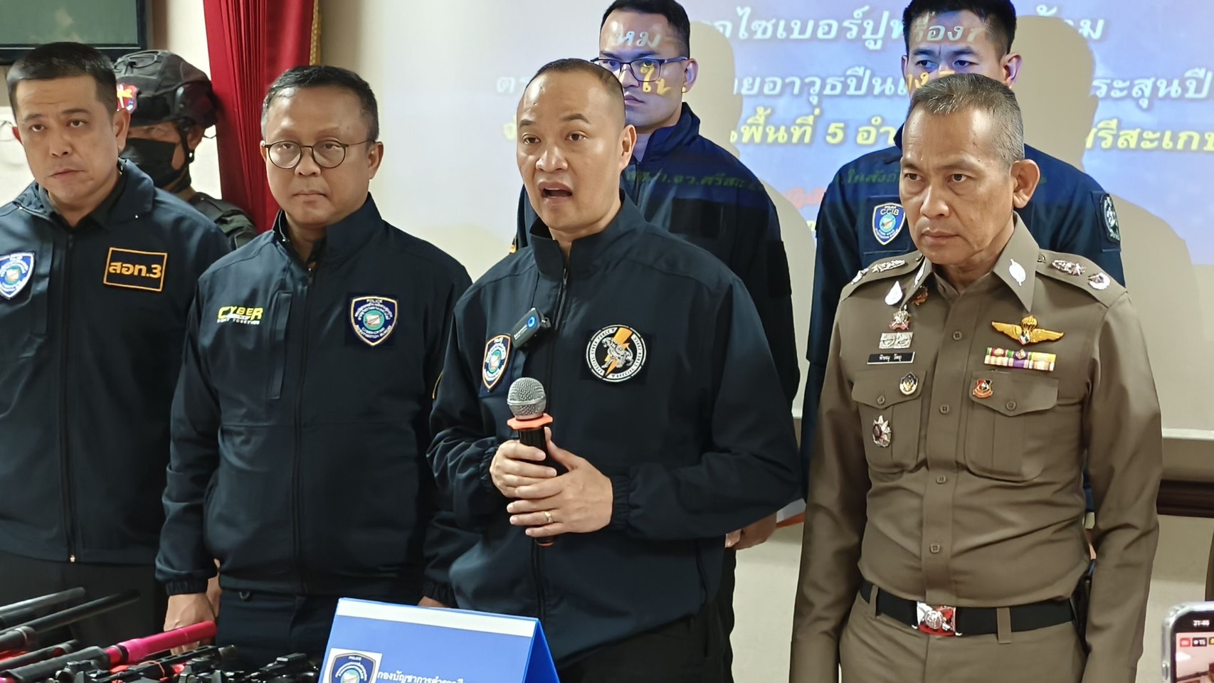 ตร.ไซเบอร์ปูพรมปิดล้อมตรวจค้นอาวุธบินและเครื่องกระสุนปืน 7 จุดในพื้นที่ศรีสะเกษ