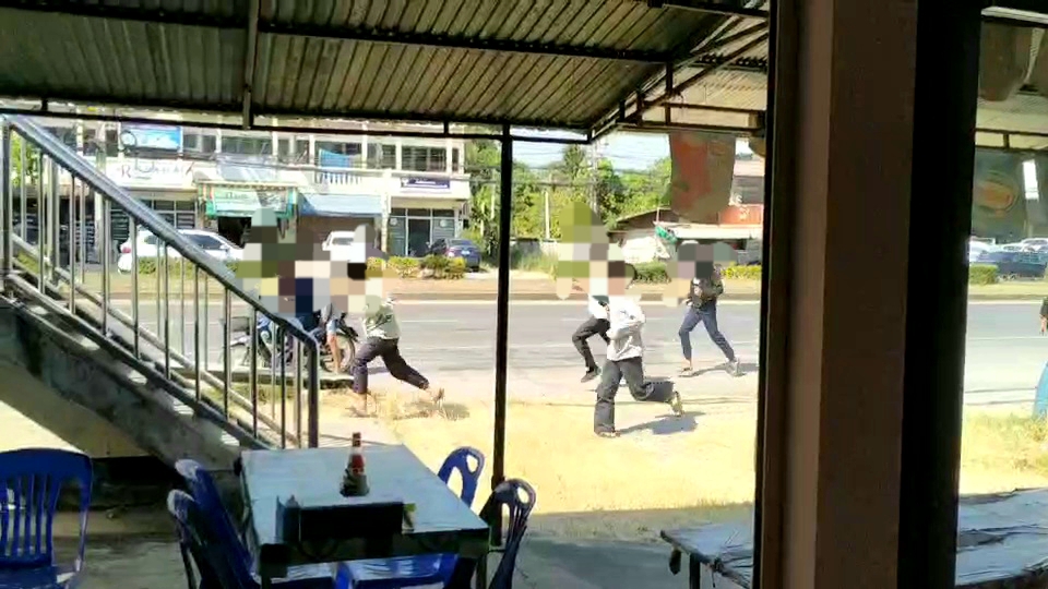 ระทึก!! นศ.วัยโจ๋ยกพวกตะลุมบอนหน้าวิทยาลัยดังชัยภูมิ