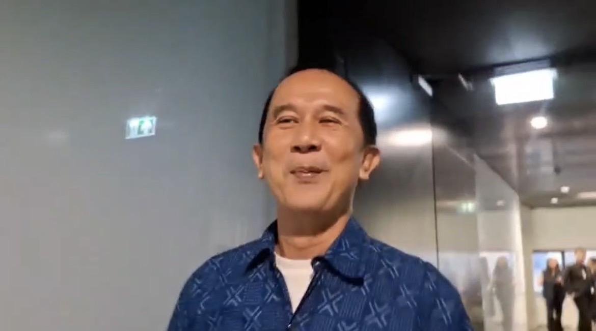 มุกเดิม! "สว.อลงกต" พูดภาษาจีนใส่นักข่าว เลี่ยงตอบแจง กกต.ปม "ฮั้วเลือกสว." 