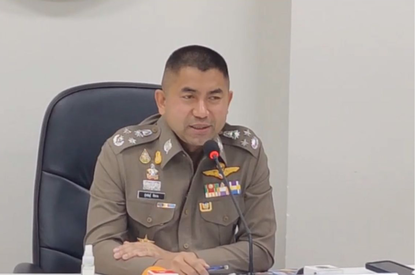 "บิ๊กโจ๊ก" สอบรองผกก.ออฟ อดีตสามีแอม 