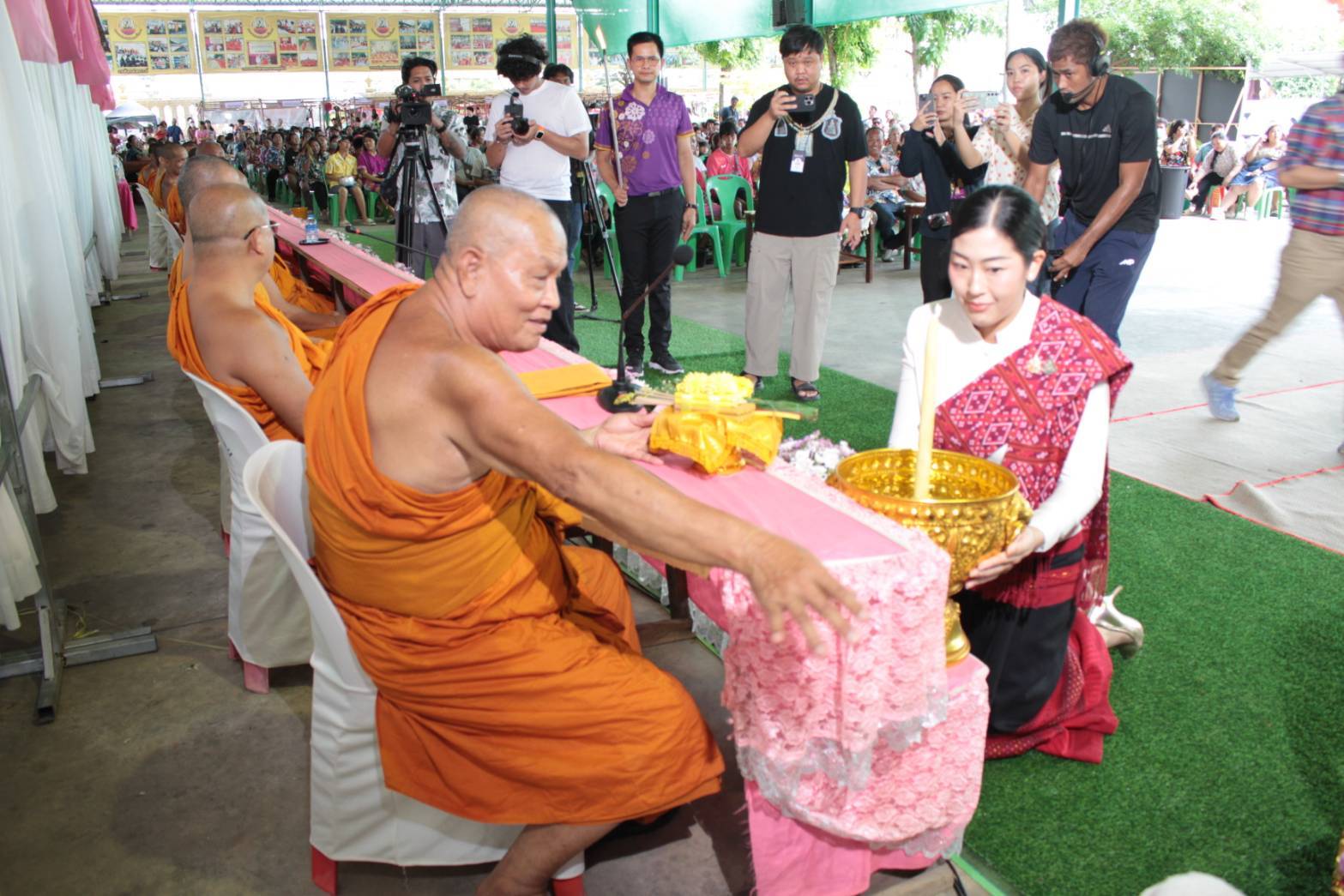 ควันหลงเทศกาลสงกรานต์ กระทรวงวัฒนธรรม เปิดงานสรงน้ำหลวงพ่อดำ เทศกาล “บ้านฉัน สืบสานประเพณีไทย ส่งต่อคุณค่าสู่เยาวชน