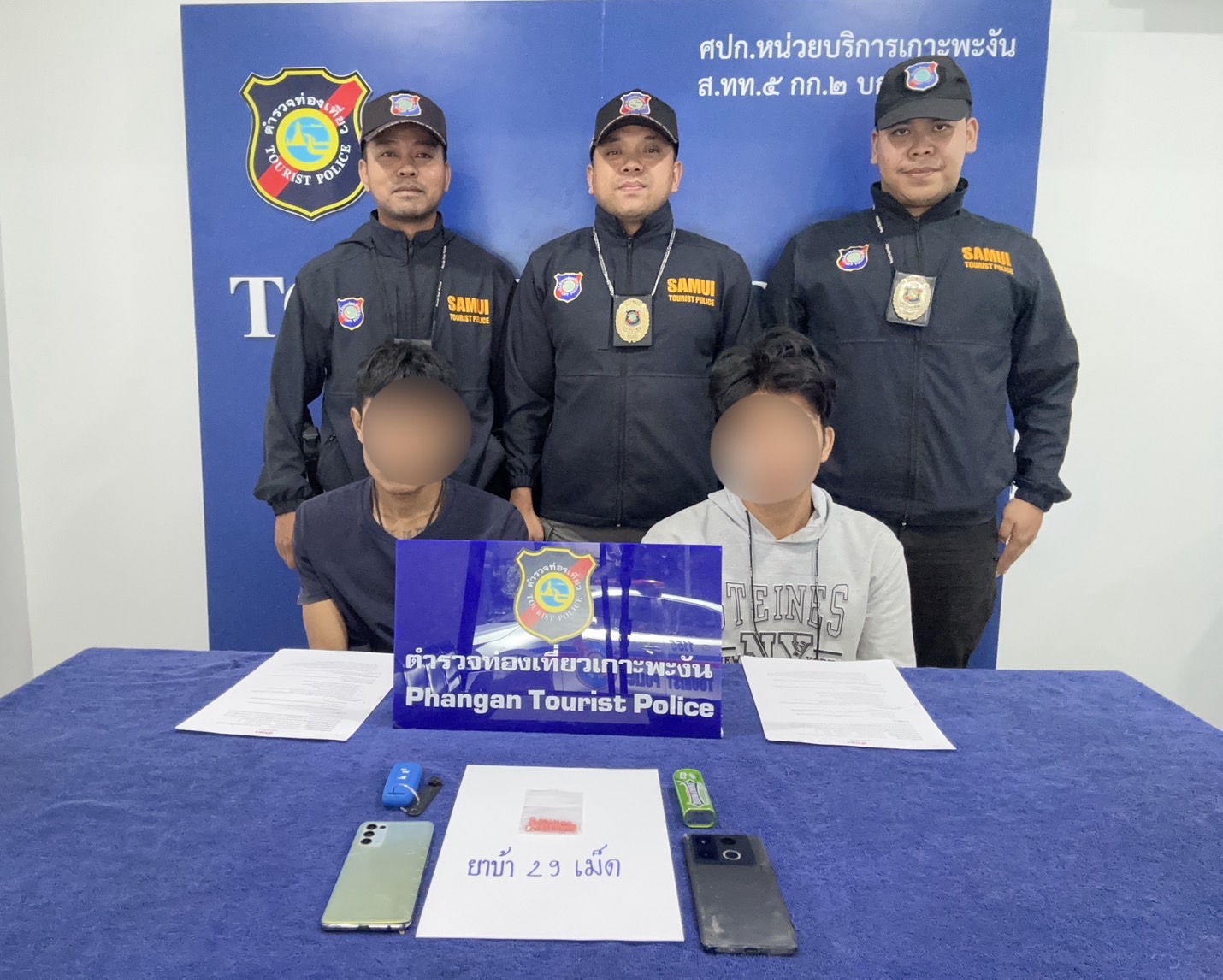 ระทึกวินาทีไล่ล่า 2 พม่าโจ๋ ขับรถหนีตำรวจ สุดท้ายไม่รอดตีลังกาทั้งคู่ พบยาบ้าอีก 29 เม็ด  