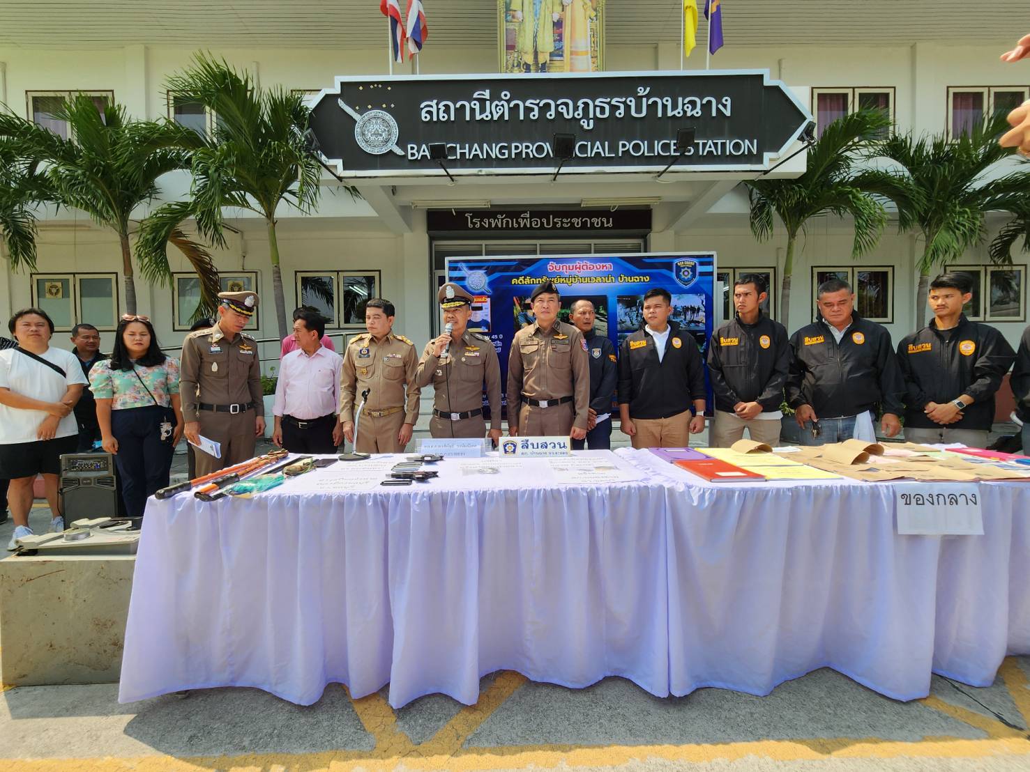 ตร.สภ.บ้านฉาง จ.ระยอง รวบ 2 ผัวเมียยกเค้าตู้เซฟบ้านหรูในสนามกอล์ฟ 