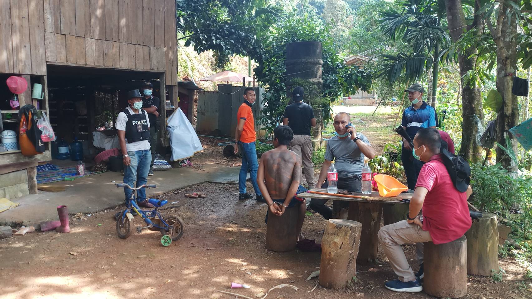 บุกรวบ 2 มือปืนรับจ้างบัญชีดำ ค่าหัวรายละ 1 แสน