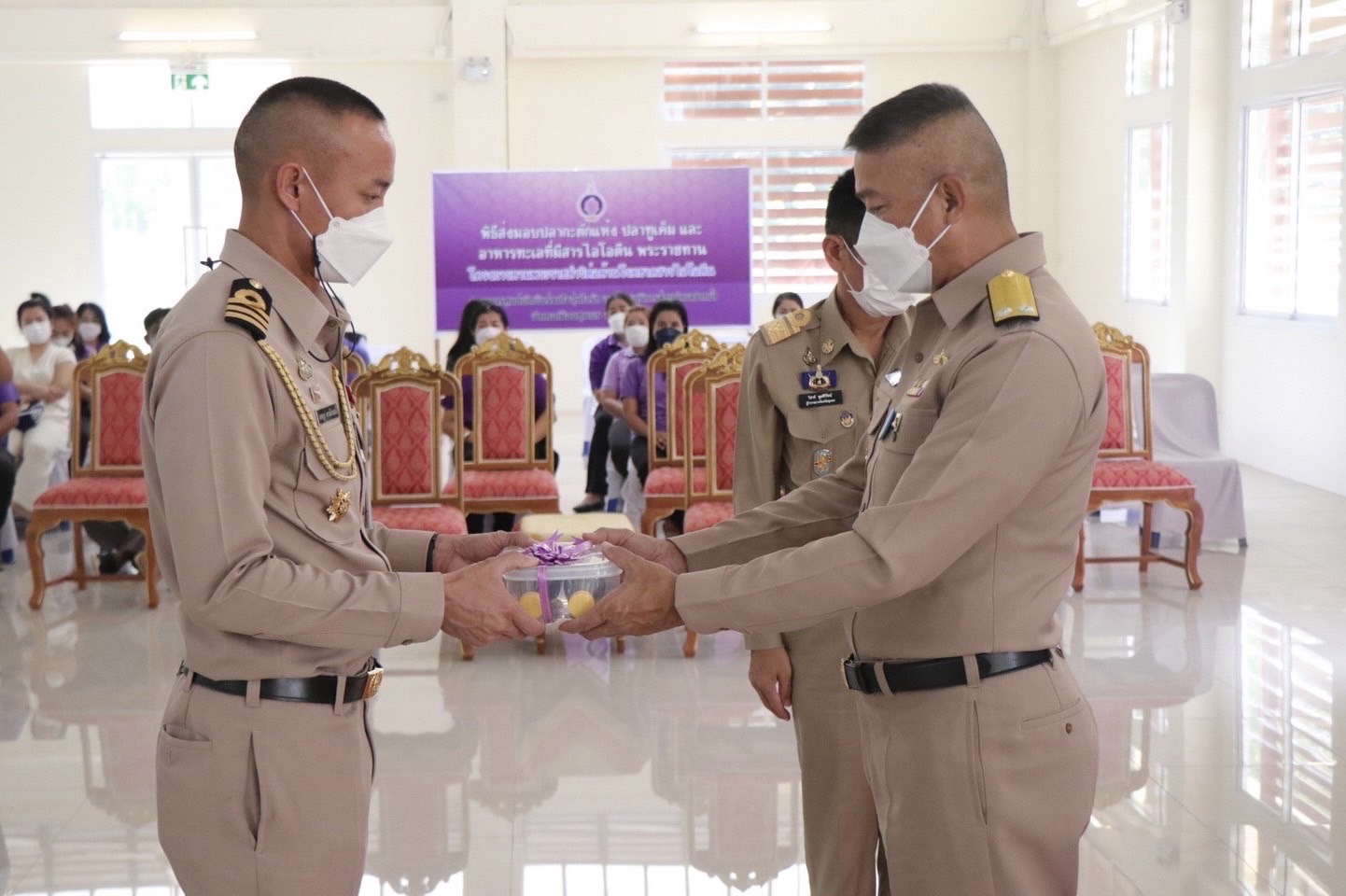 องค์กรภาคประมงจังหวัดชุมพร น้อมเกล้าฯถวายอาหารทะเลที่มีสารไอโอดีน