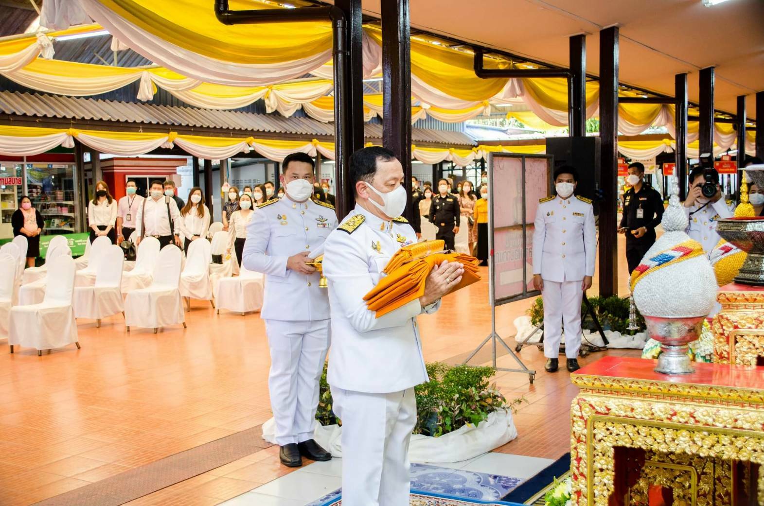 ในหลวงโปรดเกล้าฯพระราชทานผ้าพระกฐิน  ให้ ปปช.  นำไปถวายวัดพราหมณี