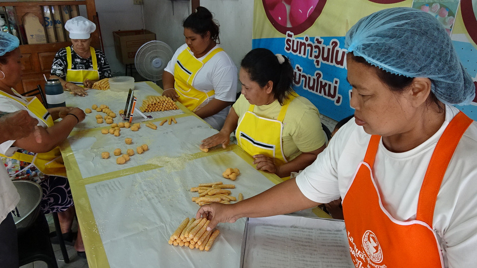 ขนมโจในตำนาน! หอมหวานกรอบนุ่ม ขายปีละครั้ง งานกินเจสตูลคนแห่ซื้อแน่นร้าน 