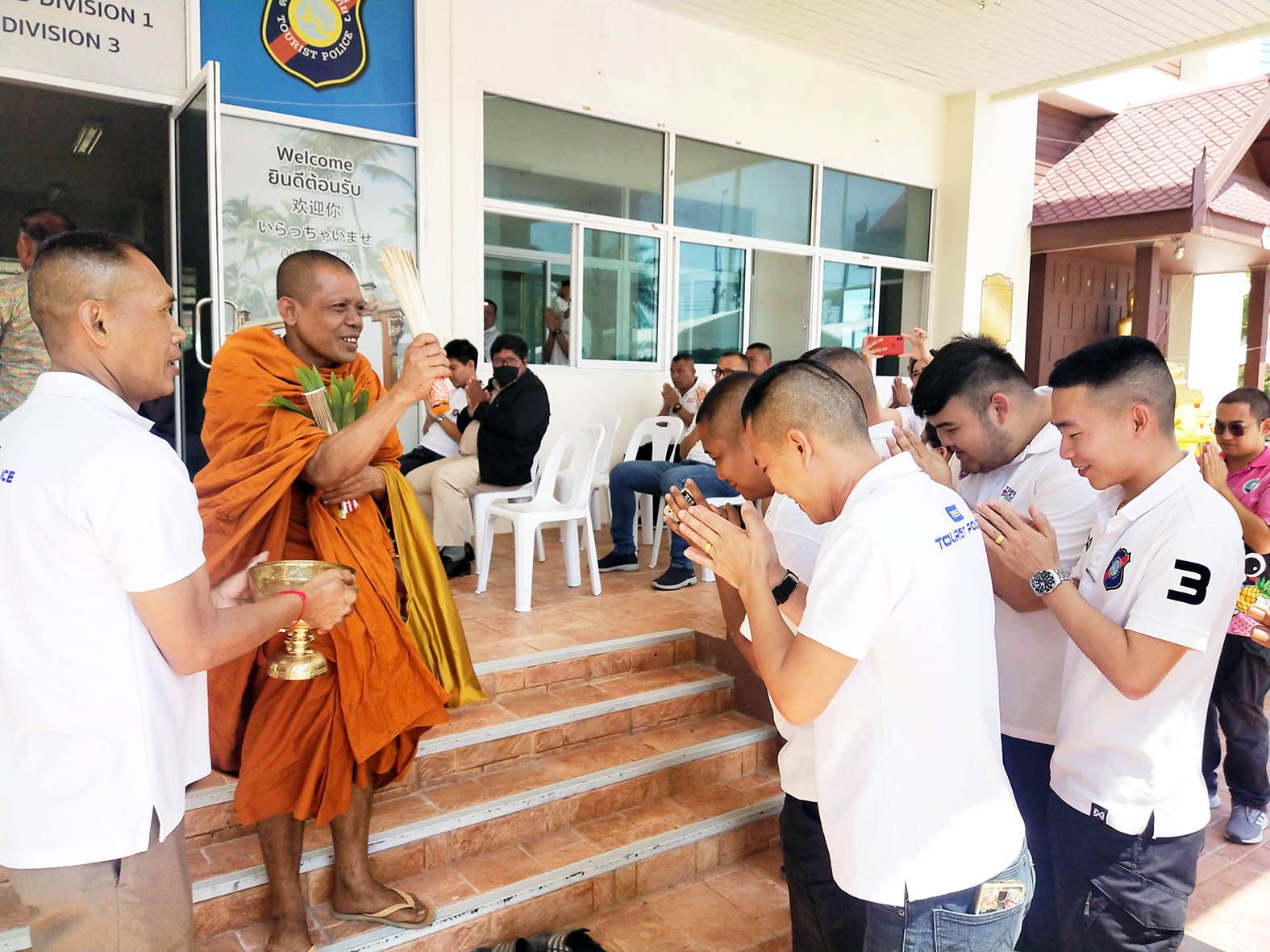  ตำรวจท่องเที่ยวหัวหินทำบุญสถานีครบรอบ 4 ปี ในการดูแลความปลอดภัย นทท. 