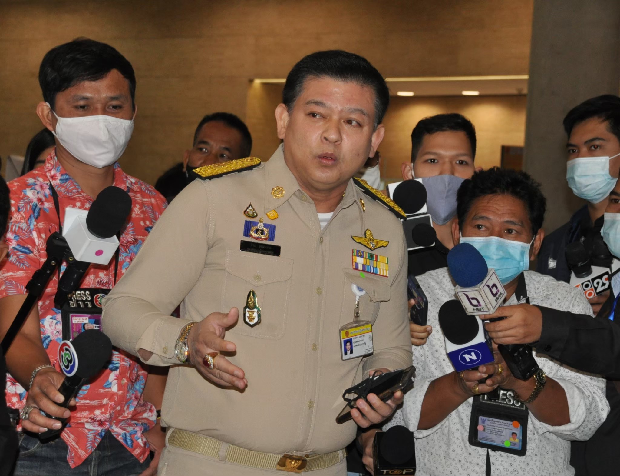"สิระ" ซัดกลับ "เลขาฯสภาฯ" หยุดพูดเท็จเอาตัวรอด ชี้สภาฯแหกคำสั่งศบค.ลักไก่ก่อสร้าง ลั่นต้องมีคนรับผิดชอบ