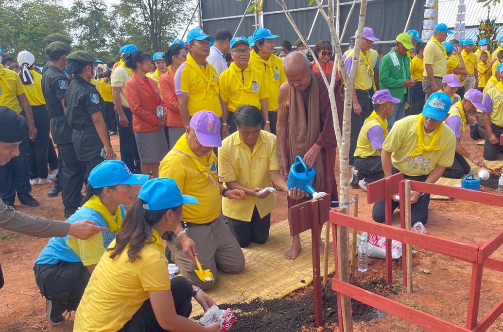 ผบ.ตร.นำข้าราชการจิตอาสาปลูกป่า 5,000 ต้น เฉลิมพระเกียรติรัชกาลที่10 ในพื้นที่บ้านตาดพัฒนา 