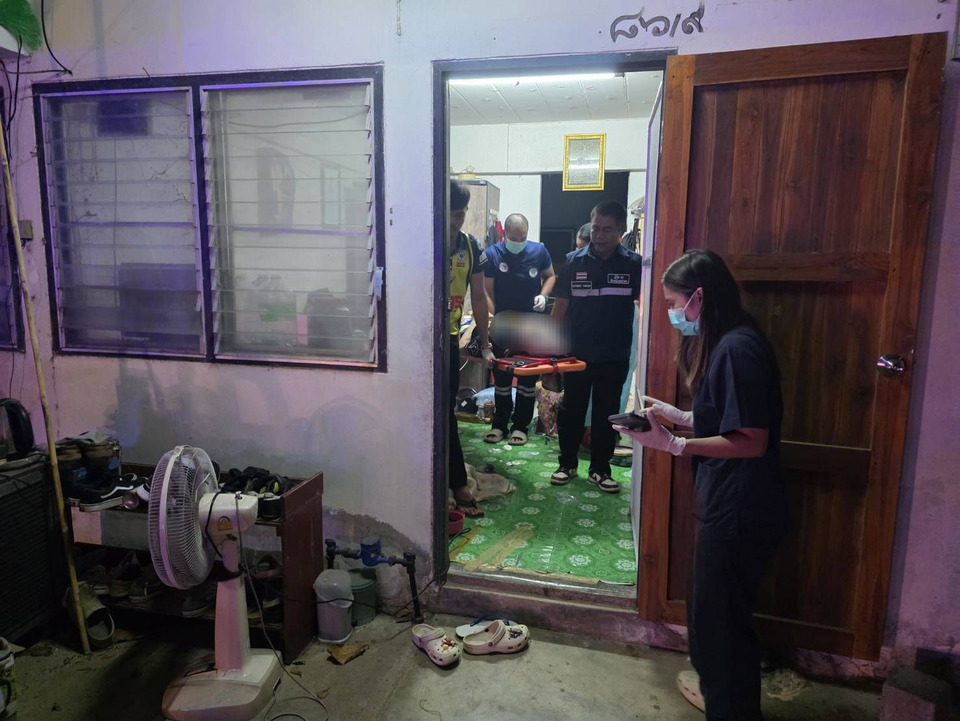 ตำรวจ สภ.ปะทิว ยิงตัวเองในบ้านพัก เสียชีวิตระหว่างรักษา ตำรวจเร่งหาสาเหตุ 